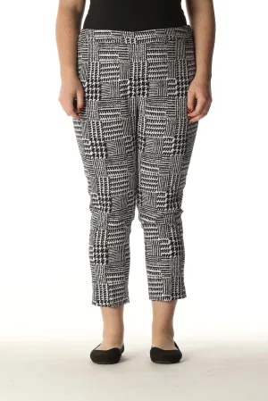 Black Houndstooth Casual Capri Pants