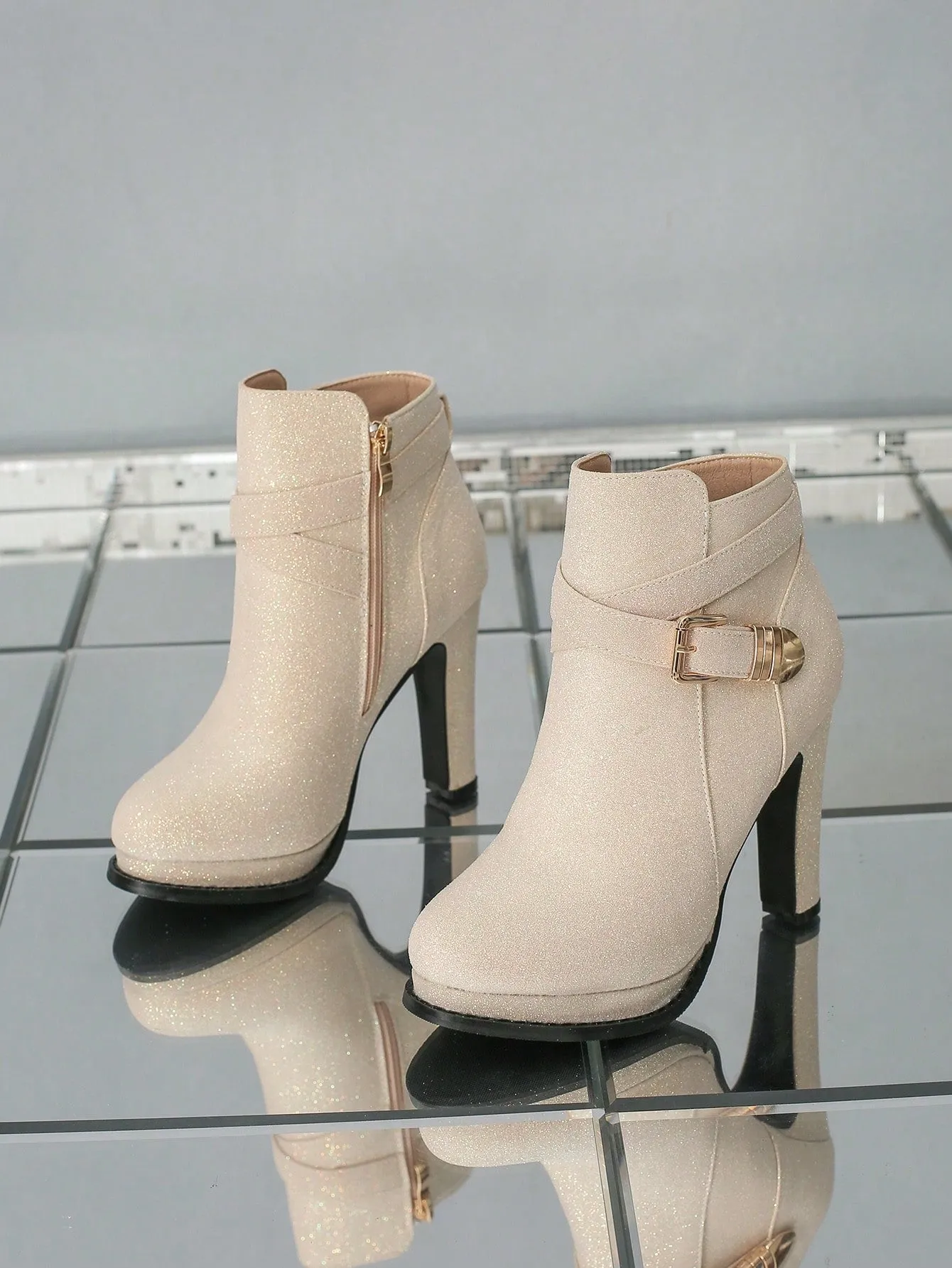 Solid Color Women's Fashionable Boots with Buckle Decoration