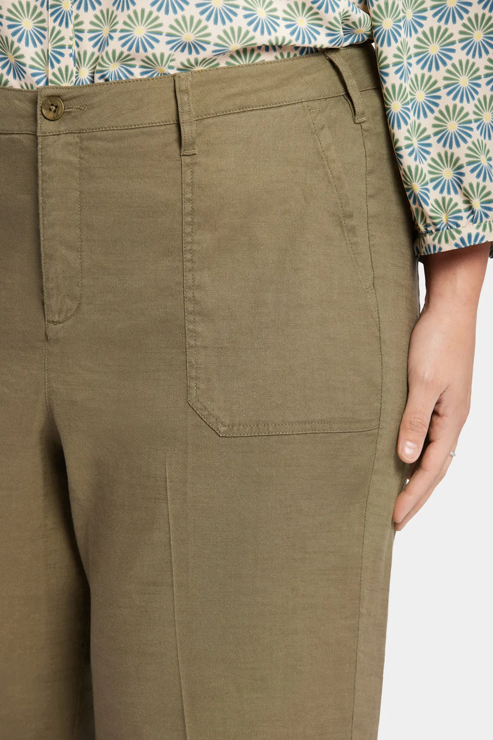 Wide Leg Cargo Capri Pants In Plus Size - Avocado