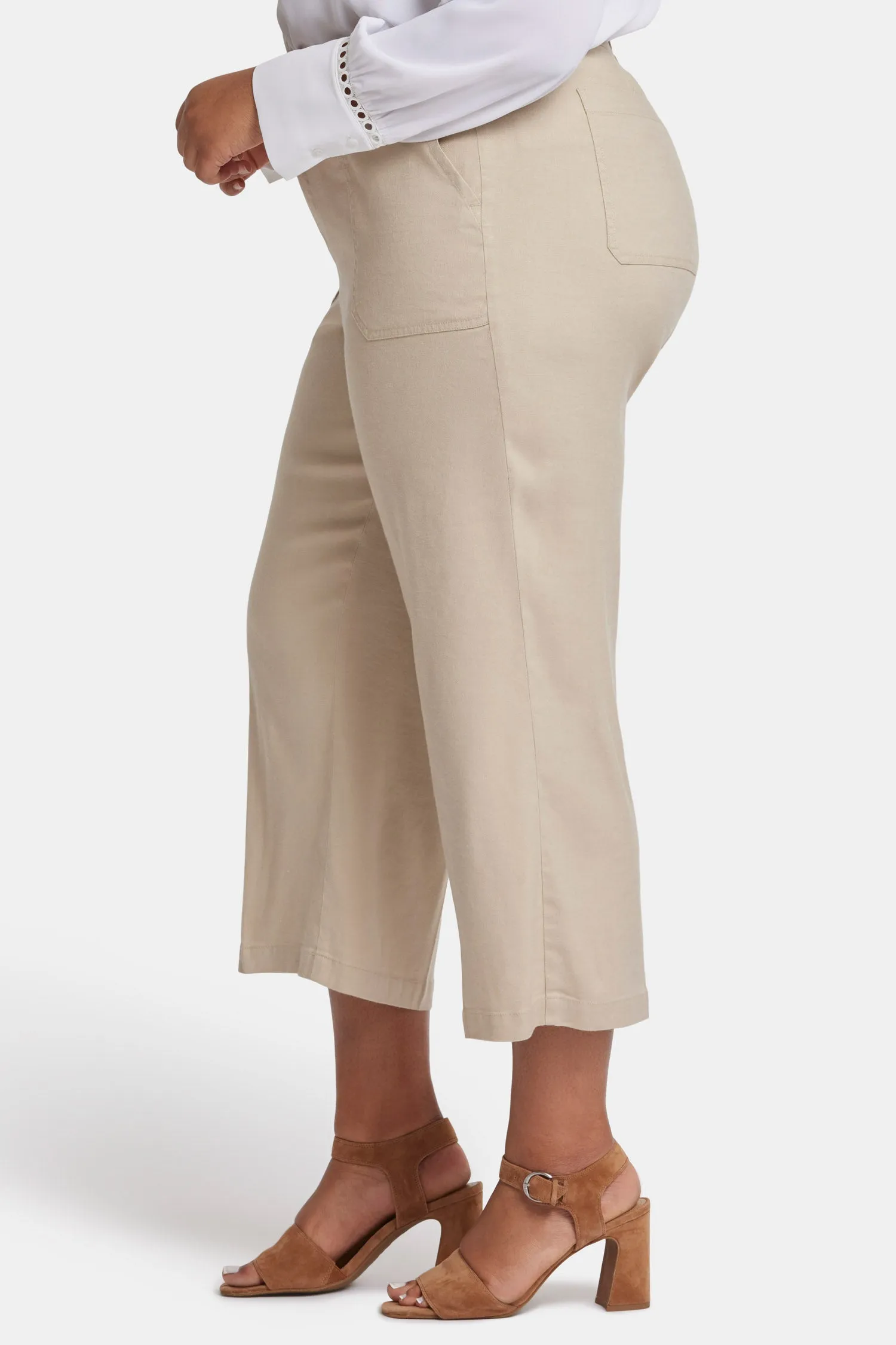 Wide Leg Cargo Capri Pants In Plus Size - Feather