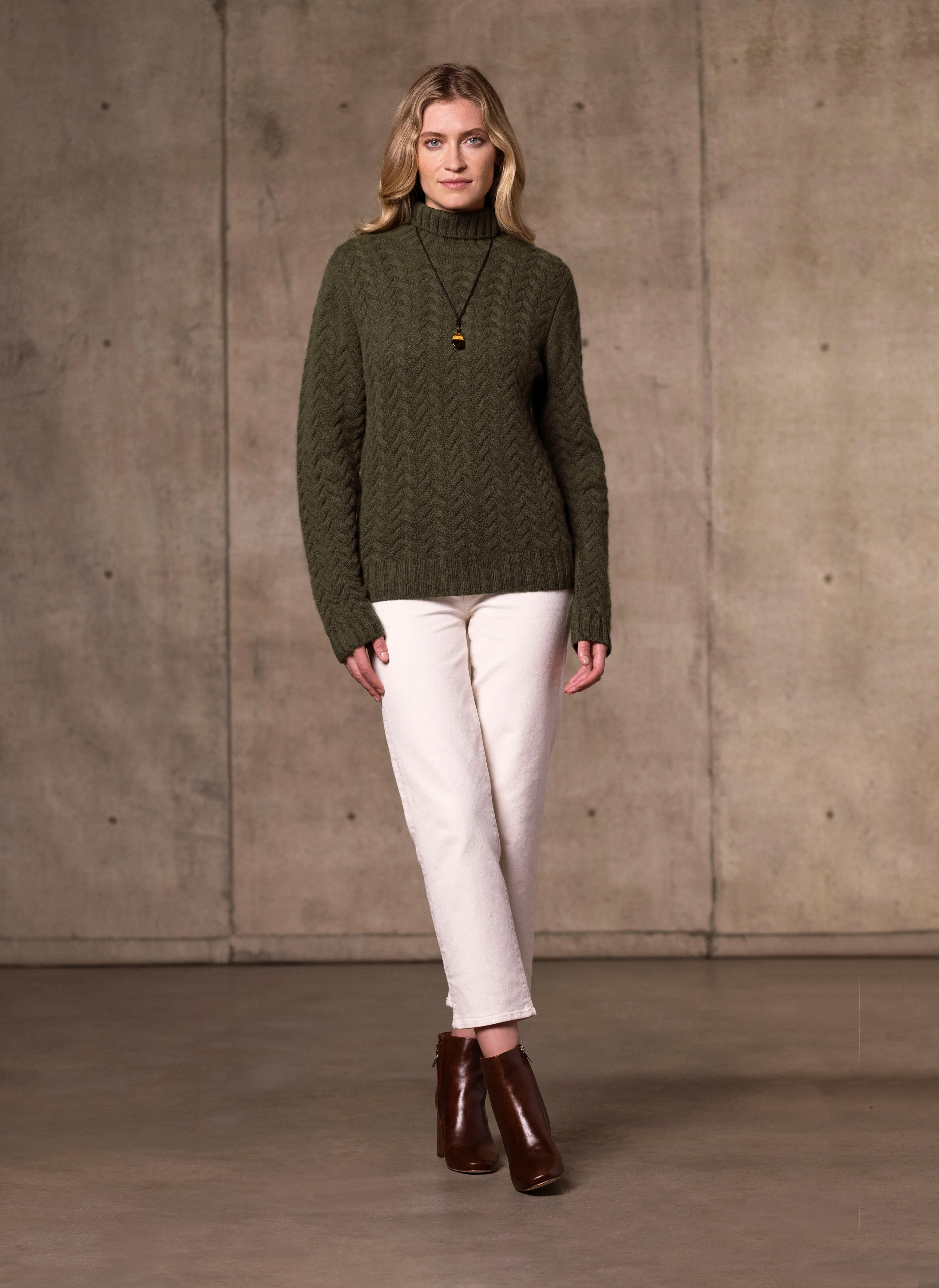 Women's Giulia Turtle Neck Cable Cashmere Sweater in Olive